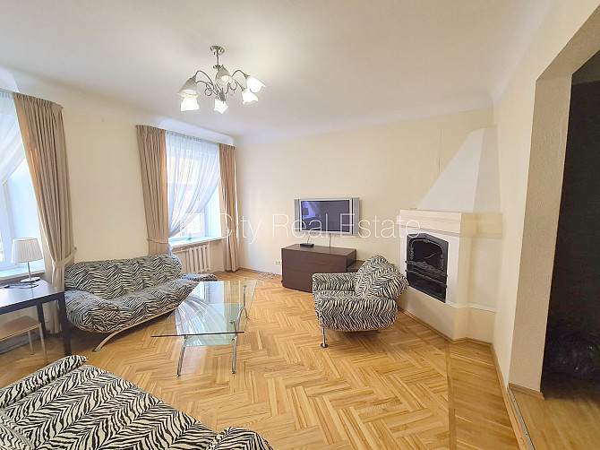 Fasādes māja, renovēta māja, labiekārtota apzaļumota teritorija, bruģēts piebraucamais Rīga - foto 3