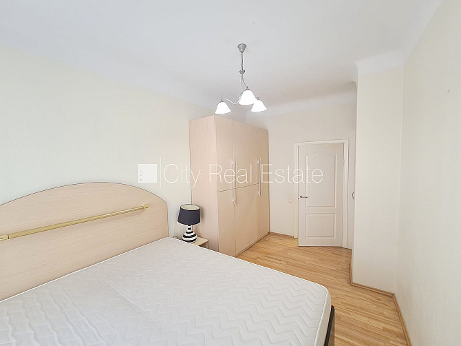 Fasādes māja, renovēta māja, labiekārtota apzaļumota teritorija, bruģēts piebraucamais Rīga - foto 15