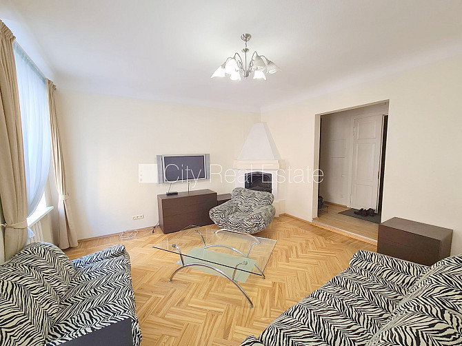 Fasādes māja, renovēta māja, labiekārtota apzaļumota teritorija, bruģēts piebraucamais Rīga - foto 4