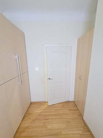 Fasādes māja, renovēta māja, labiekārtota apzaļumota teritorija, bruģēts piebraucamais Rīga - foto 16