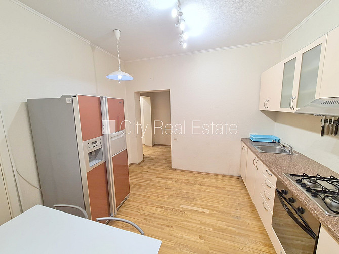 Fasādes māja, renovēta māja, labiekārtota apzaļumota teritorija, bruģēts piebraucamais Rīga - foto 19