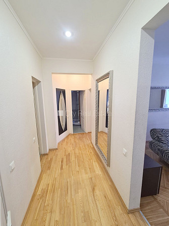 Fasādes māja, renovēta māja, labiekārtota apzaļumota teritorija, bruģēts piebraucamais Rīga - foto 12