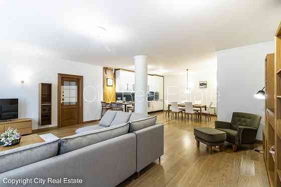 Дом во дворе, реновированный дом, количество квартир в здании 11 шт., закрытый двор, Рига