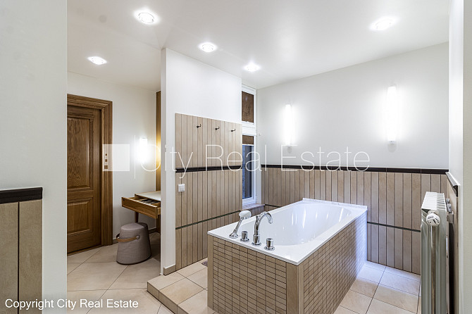 Дом во дворе, реновированный дом, количество квартир в здании 11 шт., закрытый двор, Рига - изображение 17