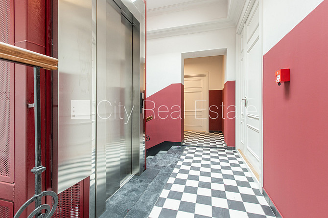 Fasādes māja, restaurēta māja, slēgts pagalms, ir lifts, kāpņu telpa pēc kapitālā Rīga - foto 19