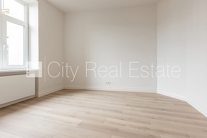 Земля в собственности, фасадный дом, реновированный дом, закрытый двор, лифт, Рига - изображение 2