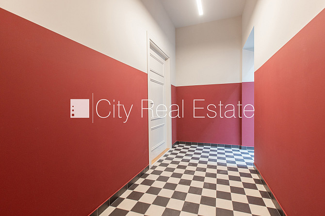 Земля в собственности, фасадный дом, реновированный дом, закрытый двор, лифт, Рига - изображение 12