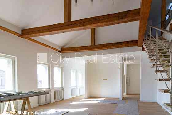 Фасадный дом, реновированный дом, фасад с декоративной штукатуркой, закрытый Рига