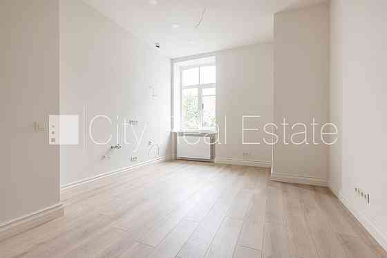 Фасадный дом, реновированный дом, заменены инженерные коммуникации, поменянное Рига