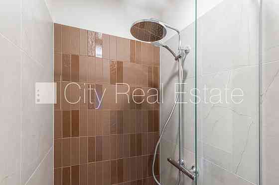 Фасадный дом, реновированный дом, заменены инженерные коммуникации, поменянное Рига