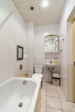 Фасадный дом, реновированный дом, вход со двора, лестничная клетка после Рига - изображение 14