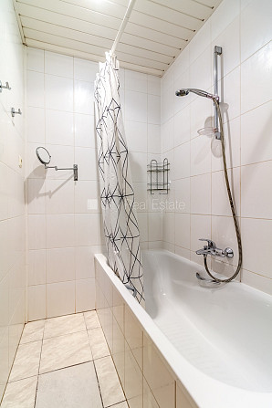 Фасадный дом, реновированный дом, вход со двора, лестничная клетка после Рига - изображение 13