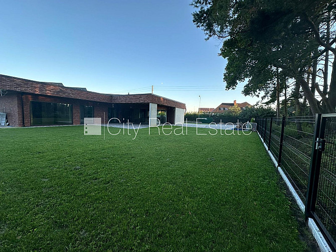 Privātmāja, slēgta teritorija, iežogota teritorija ar metāla sētu, garāža vienai Ogre un novads - foto 3