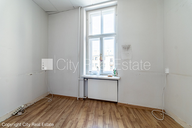 Fasādes māja, ieeja no ielas, ir lifts, logi vērsti uz pagalma pusi, logi vērsti uz ielas pusi, Rīga - foto 12