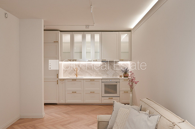 Renovēta māja, labiekārtots apzaļumots pagalms, slēgts pagalms, viena istaba izolēta, studio Rīga - foto 3