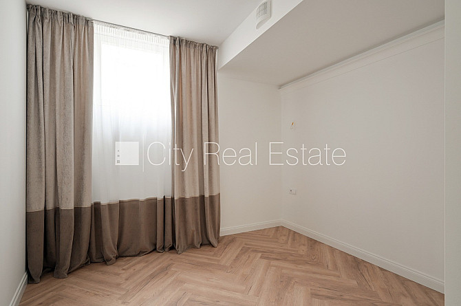 Renovēta māja, labiekārtots apzaļumots pagalms, slēgts pagalms, viena istaba izolēta, studio Rīga - foto 6