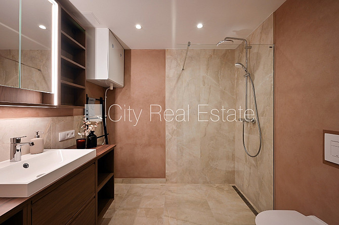 Renovēta māja, labiekārtots apzaļumots pagalms, slēgts pagalms, viena istaba izolēta, studio Rīga - foto 9