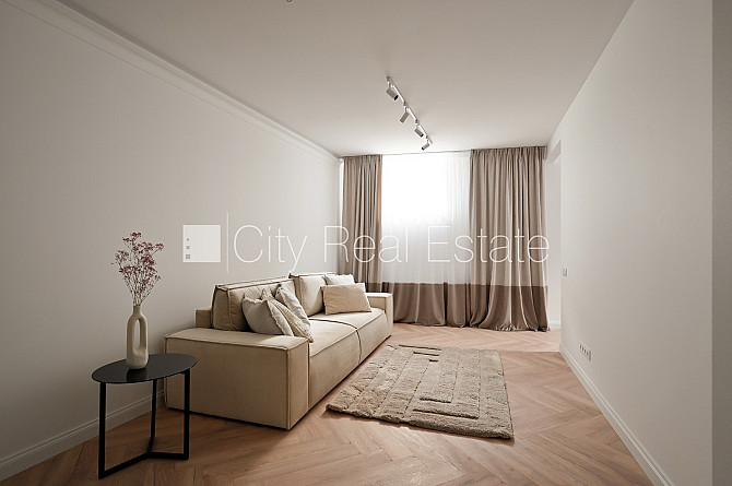 Renovēta māja, labiekārtots apzaļumots pagalms, slēgts pagalms, viena istaba izolēta, studio Rīga - foto 4