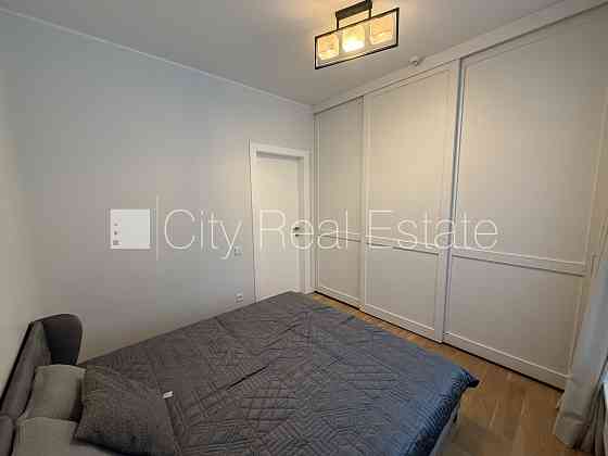 Новостройка, кирпичные стены, благоустроенная озеленённая территория, закрытая Юрмала