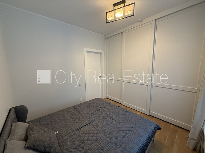 Новостройка, кирпичные стены, благоустроенная озеленённая территория, закрытая Юрмала - изображение 6