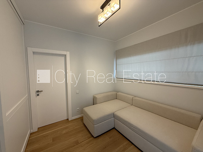 Новостройка, кирпичные стены, благоустроенная озеленённая территория, закрытая Юрмала - изображение 5