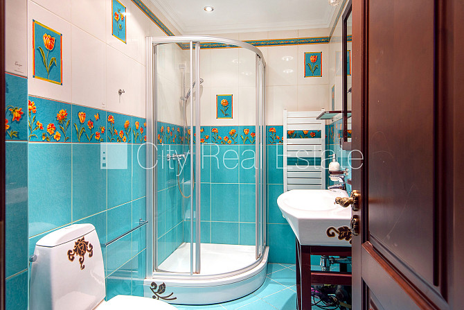 Частный дом, благоустроенный озеленённый двор, территория обнесена железным Юрмала - изображение 19