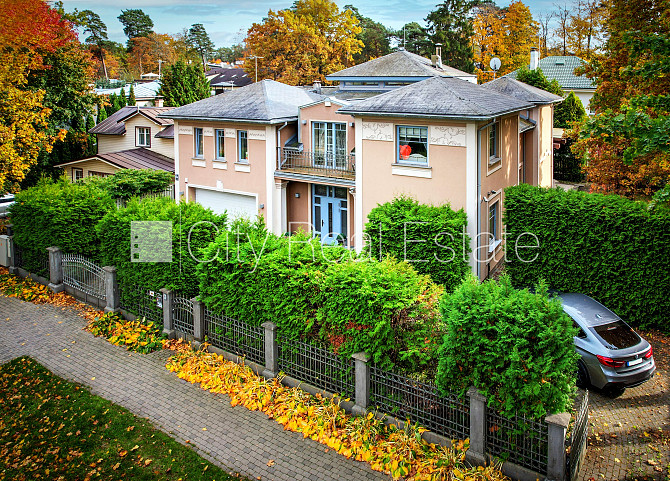 Частный дом, благоустроенный озеленённый двор, территория обнесена железным Юрмала - изображение 1