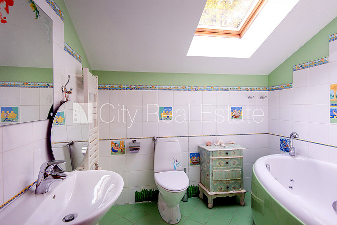 Частный дом, благоустроенный озеленённый двор, территория обнесена железным Юрмала - изображение 20