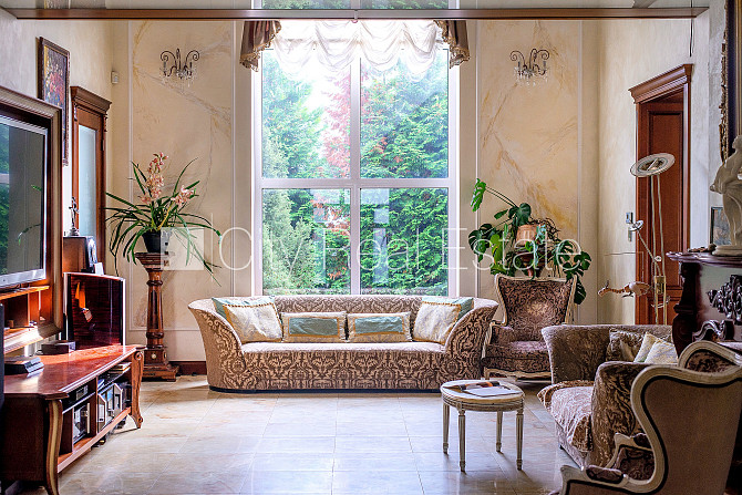 Частный дом, благоустроенный озеленённый двор, территория обнесена железным Юрмала - изображение 3