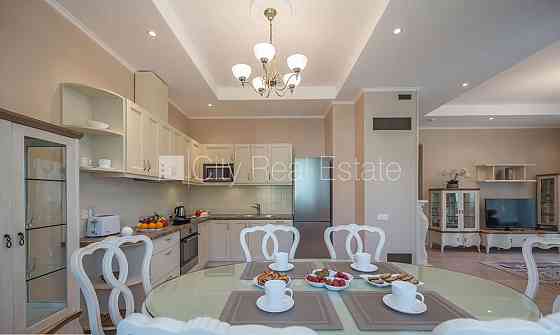 Новостройка, благоустроенная озеленённая территория, закрытый двор, подземная Юрмала