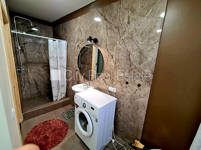 Privātmāja, labiekārtots apzaļumots pagalms, iežogota teritorija, logi vērsti mājas abās Rīga - foto 16