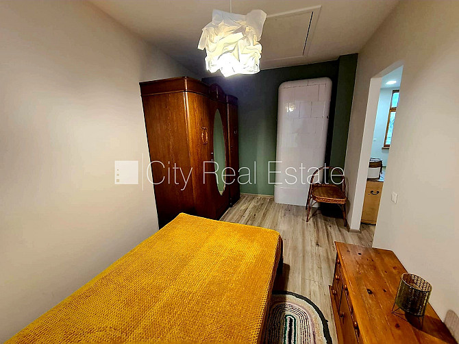 Privātmāja, labiekārtots apzaļumots pagalms, iežogota teritorija, logi vērsti mājas abās Rīga - foto 10