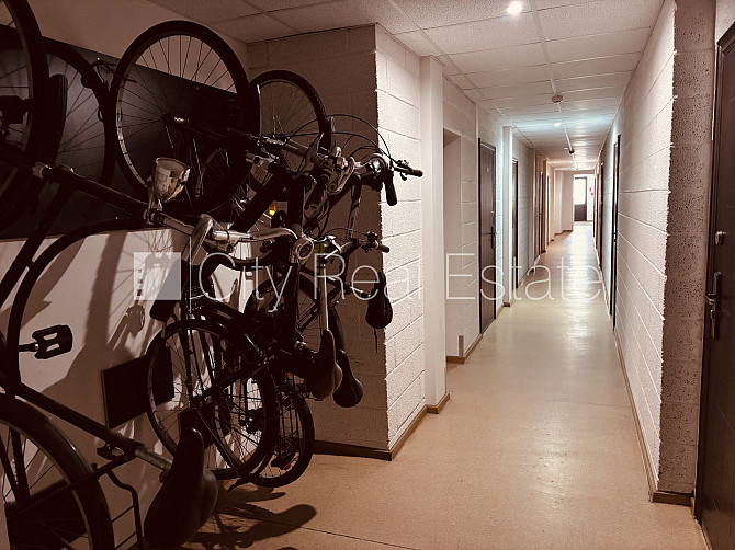 Fasādes māja, energo efektīva māja, labiekārtota apzaļumota teritorija, apsargāta Rīga - foto 8