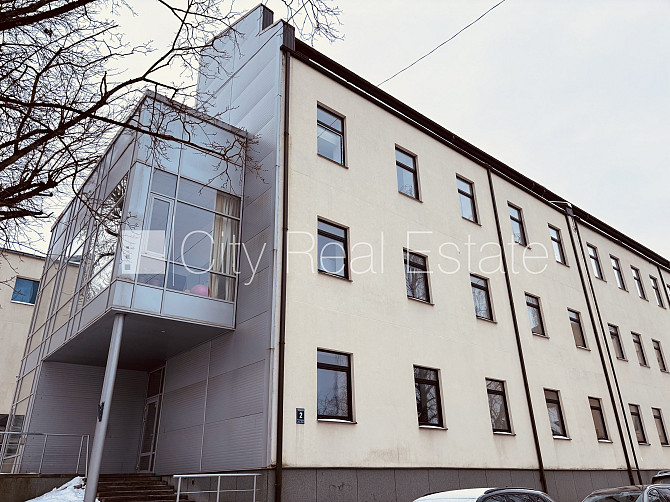 Fasādes māja, energo efektīva māja, labiekārtota apzaļumota teritorija, apsargāta Rīga - foto 17