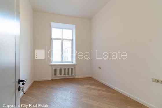 Фасадный дом, реновированный дом, заменены инженерные коммуникации, поменянное Рига