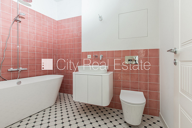 Земля в собственности, фасадный дом, реновированный дом, закрытый двор, лифт, Рига - изображение 16