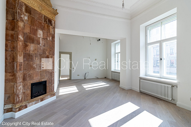 Земля в собственности, фасадный дом, реновированный дом, закрытый двор, лифт, Рига - изображение 1