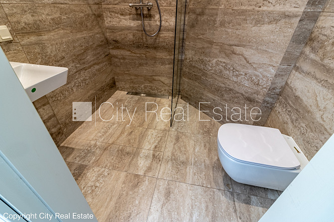 Земля в собственности, фасадный дом, реновированный дом, закрытый двор, лифт, Рига - изображение 9