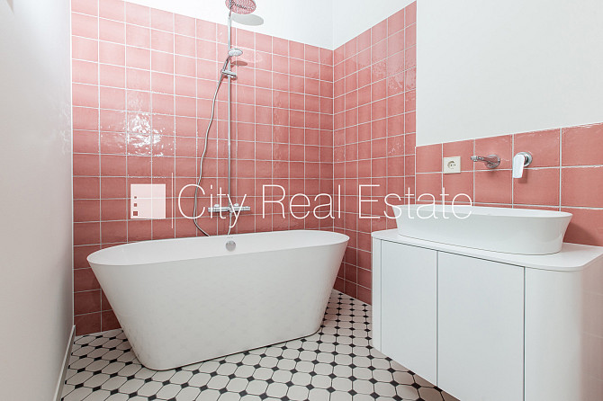 Земля в собственности, фасадный дом, реновированный дом, закрытый двор, лифт, Рига - изображение 17