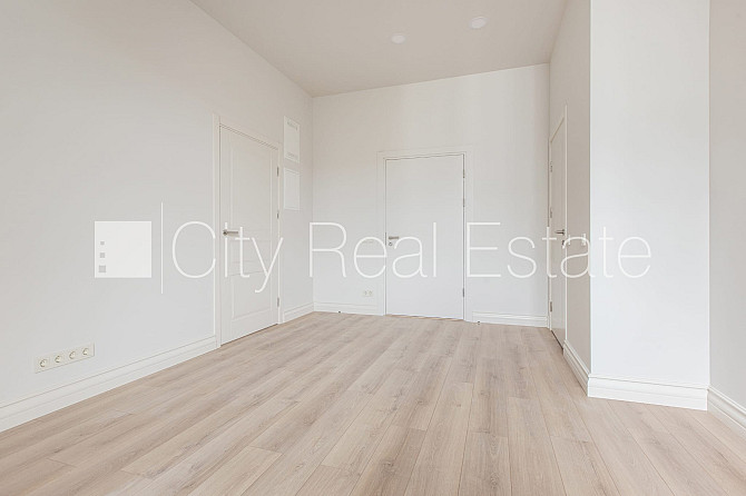 Земля в собственности, фасадный дом, реновированный дом, закрытый двор, лифт, Рига - изображение 18