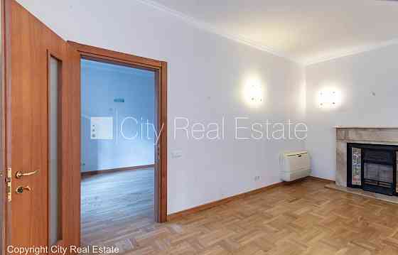 Фасадный дом, реновированный дом, закрытый двор, место для машины, вход с улицы и Rīga