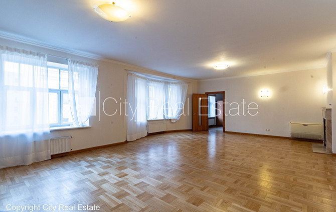 Fasādes māja, renovēta māja, slēgts pagalms, vieta automašīnai, ieeja no ielas un pagalma, Rīga - foto 2