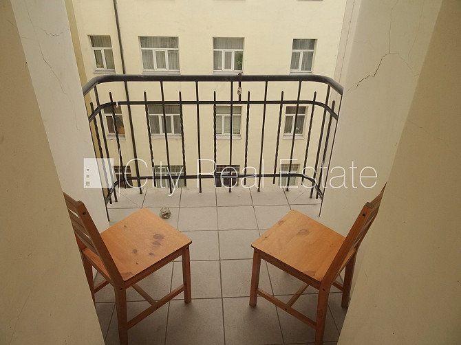 Fasādes māja, renovēta māja, slēgts pagalms, ieeja no ielas, ir lifts, kāpņu telpa pēc Rīga - foto 17