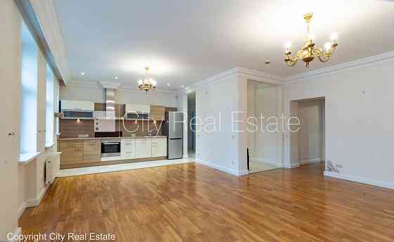 Фасадный дом, реновированный дом, место для машины, охраняемая автостоянка, Rīga