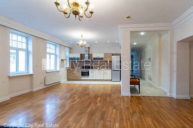 Fasādes māja, renovēta māja, vieta automašīnai, apsargāta autostāvvieta, apsargāts Rīga - foto 1