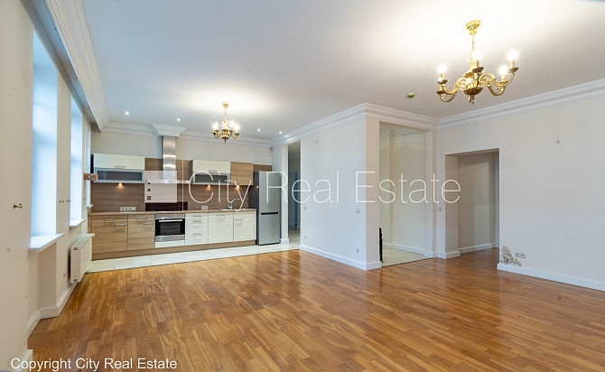 Fasādes māja, renovēta māja, vieta automašīnai, apsargāta autostāvvieta, apsargāts Rīga - foto 5