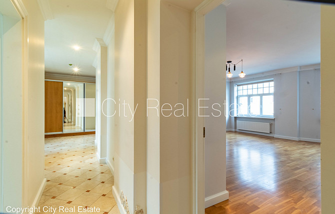 Fasādes māja, renovēta māja, vieta automašīnai, apsargāta autostāvvieta, apsargāts Rīga - foto 13