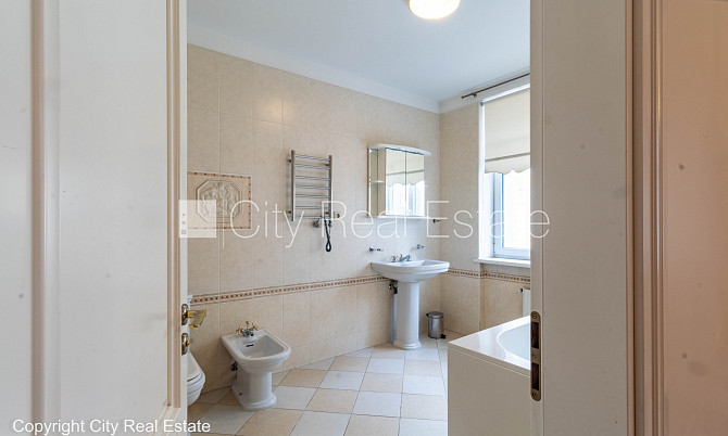 Fasādes māja, renovēta māja, slēgts pagalms, ieeja no ielas un pagalma, ir lifts, kāpņu Rīga - foto 16