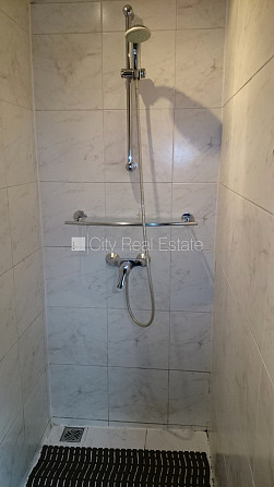 Mansards, ir lifts, franču balkons, logi vērsti uz pagalma pusi, viena istaba izolēta, Rīga - foto 12