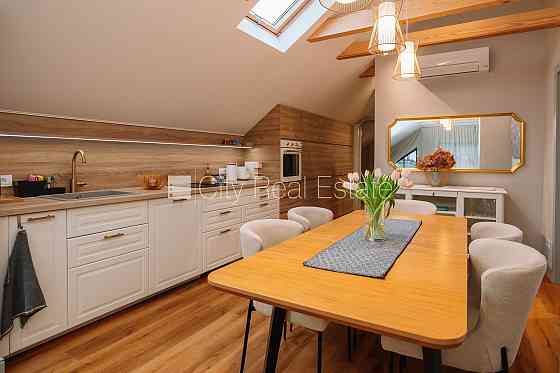 Новостройка, благоустроенный озеленённый двор, закрытый двор, озеленённая Юрмала